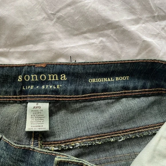 Like new boot cut jeans- size 8 average - Picture 7 of 14